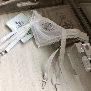 Hanky Panky … handkerchief garder belt, Bridal